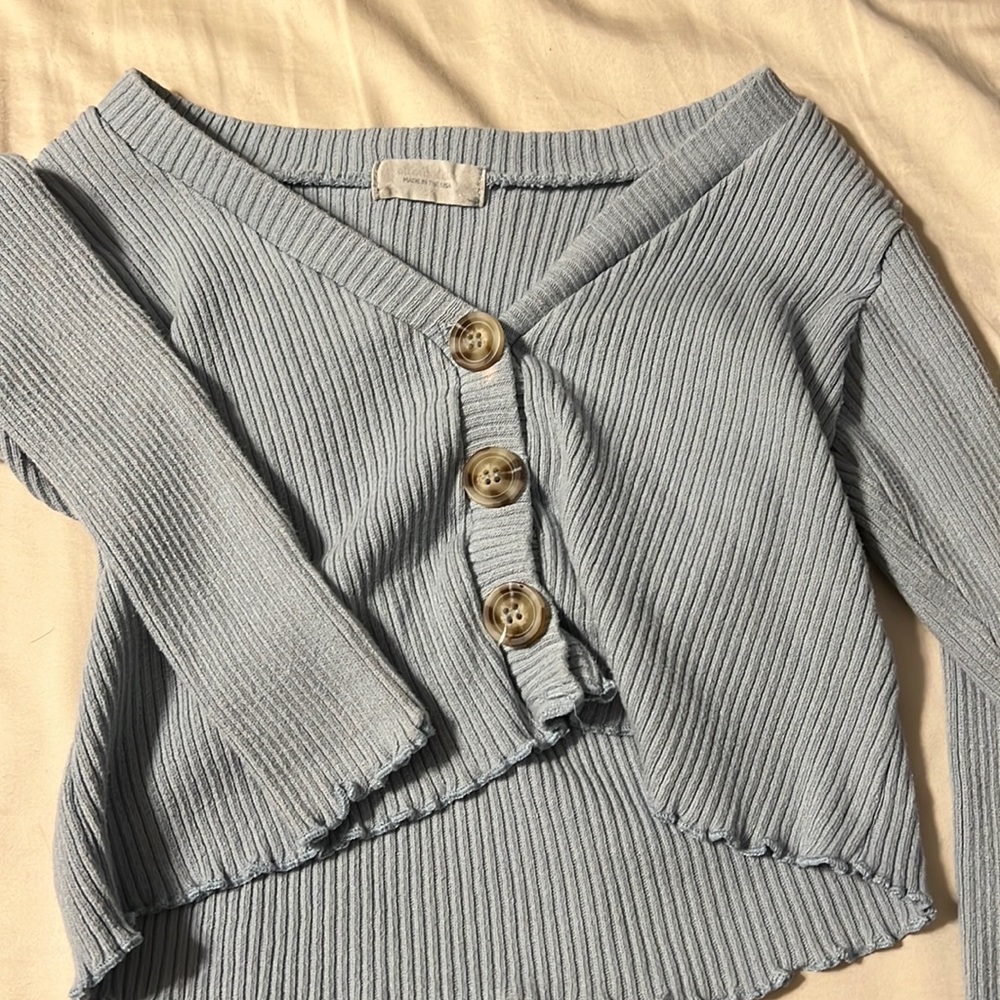 buttons come undone very stretchy